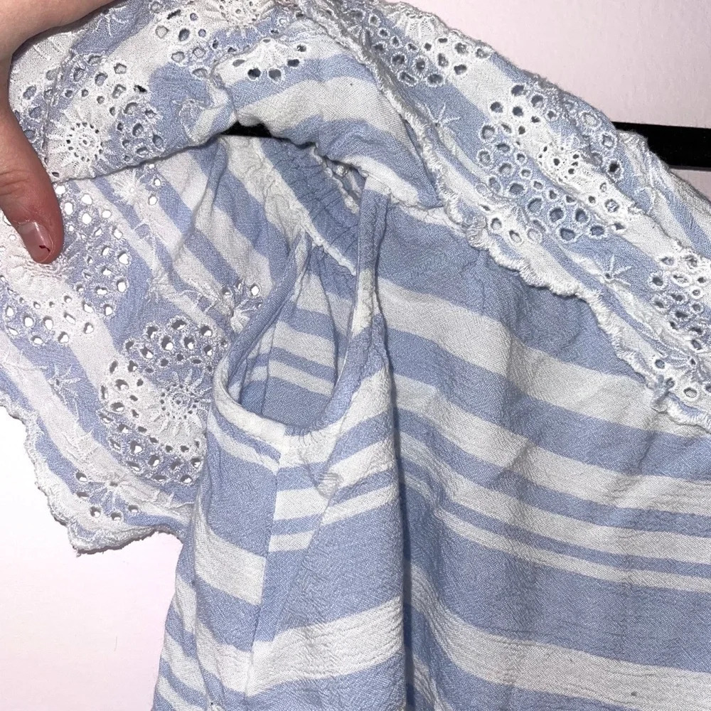 American Eagle NWOT Light Blue Striped Eyelet Off the Shoulder Top Small Women’s - Picture 4 of 9
